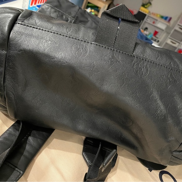 Louis Vuitton discovery backpack - used like new - Picture 4 of 11